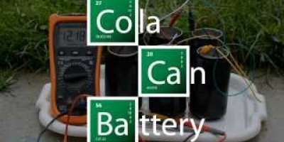Gör ett batteri med hjälp av en burk cola och ett kopparmynt